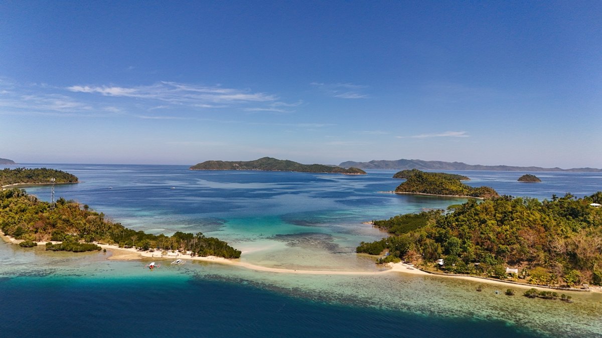 Islands, reefs and sandy shallows around Port Barton.