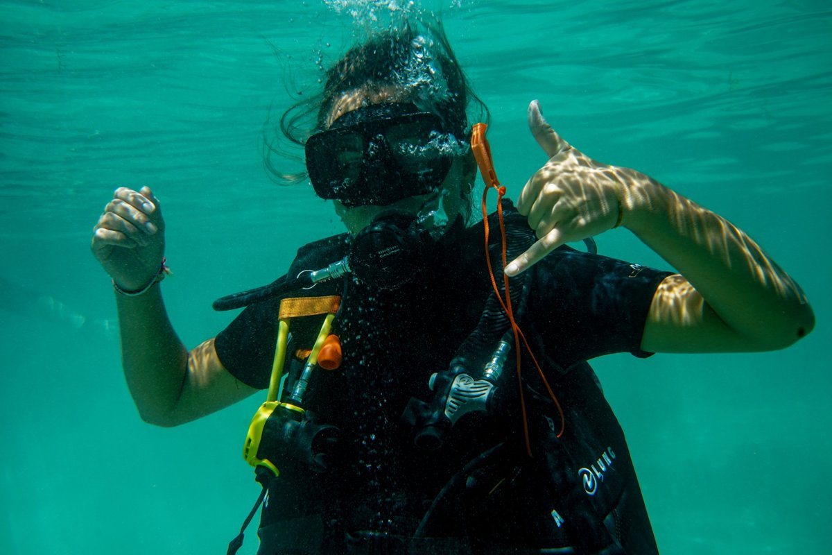 Hand signals keep the conversation going underwater.